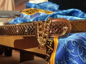 Women’s Brown Snakeskin Pattern Fashion Belt Gold Buckle Chain Accent S/M